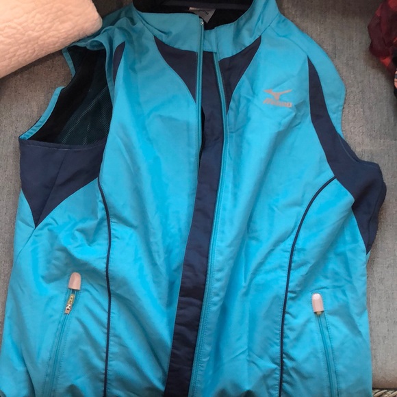 mizuno vest